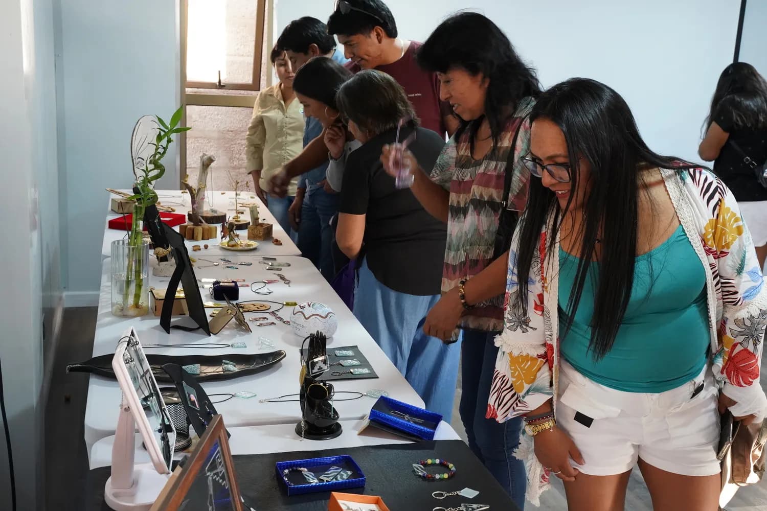 Con entrega de reconocimientos y exposición de trabajos finalizó el Taller de Reciclaje de Vidrio...