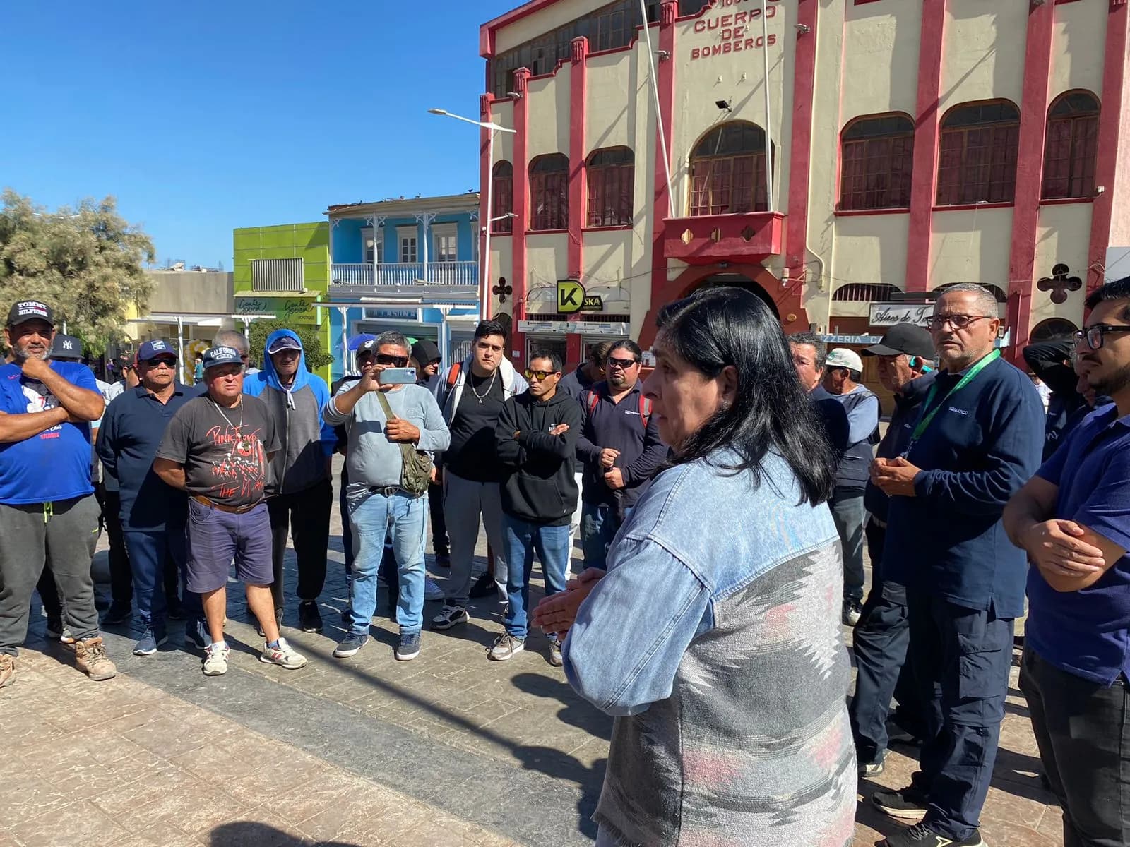 Ayer la Unión Portuaria de Chile, inició un paro a nivel nacional de 3 turnos a partir de las 8 d...