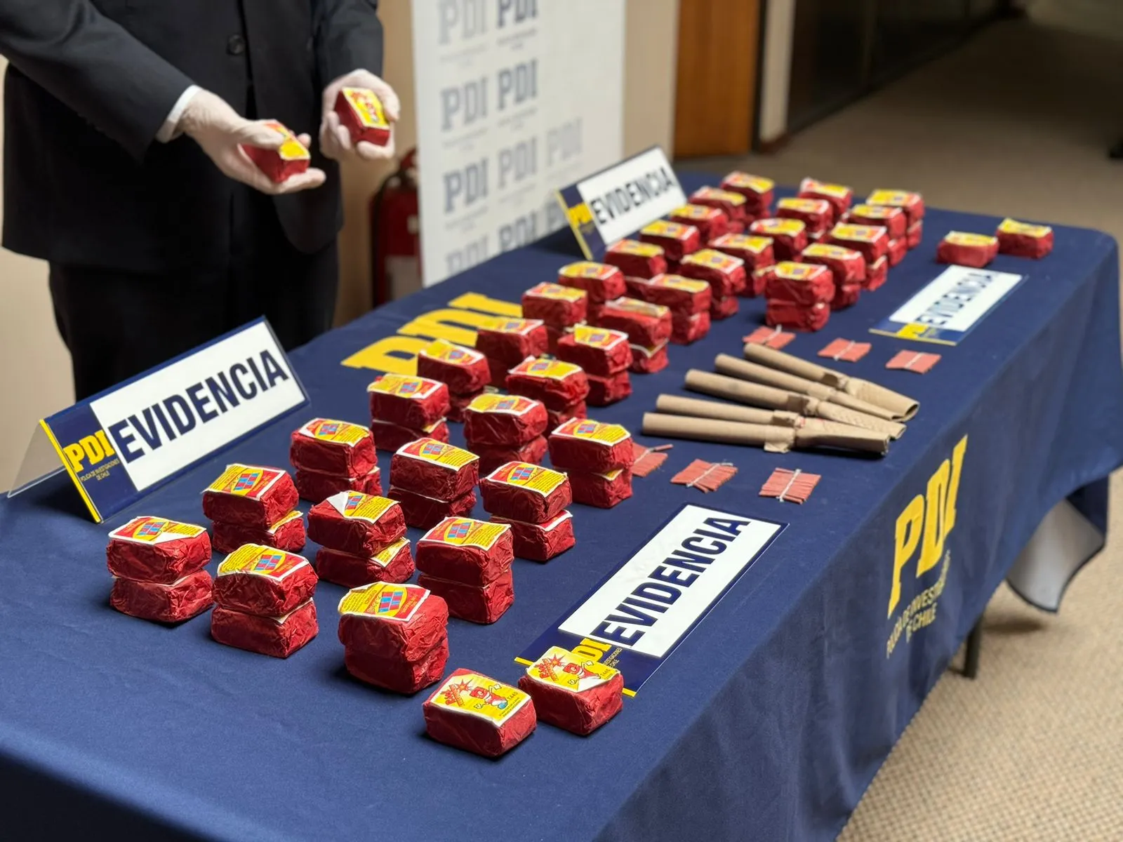 PDI detiene a mujer extranjera que comercializaba fuegos artificiales en Mejillones