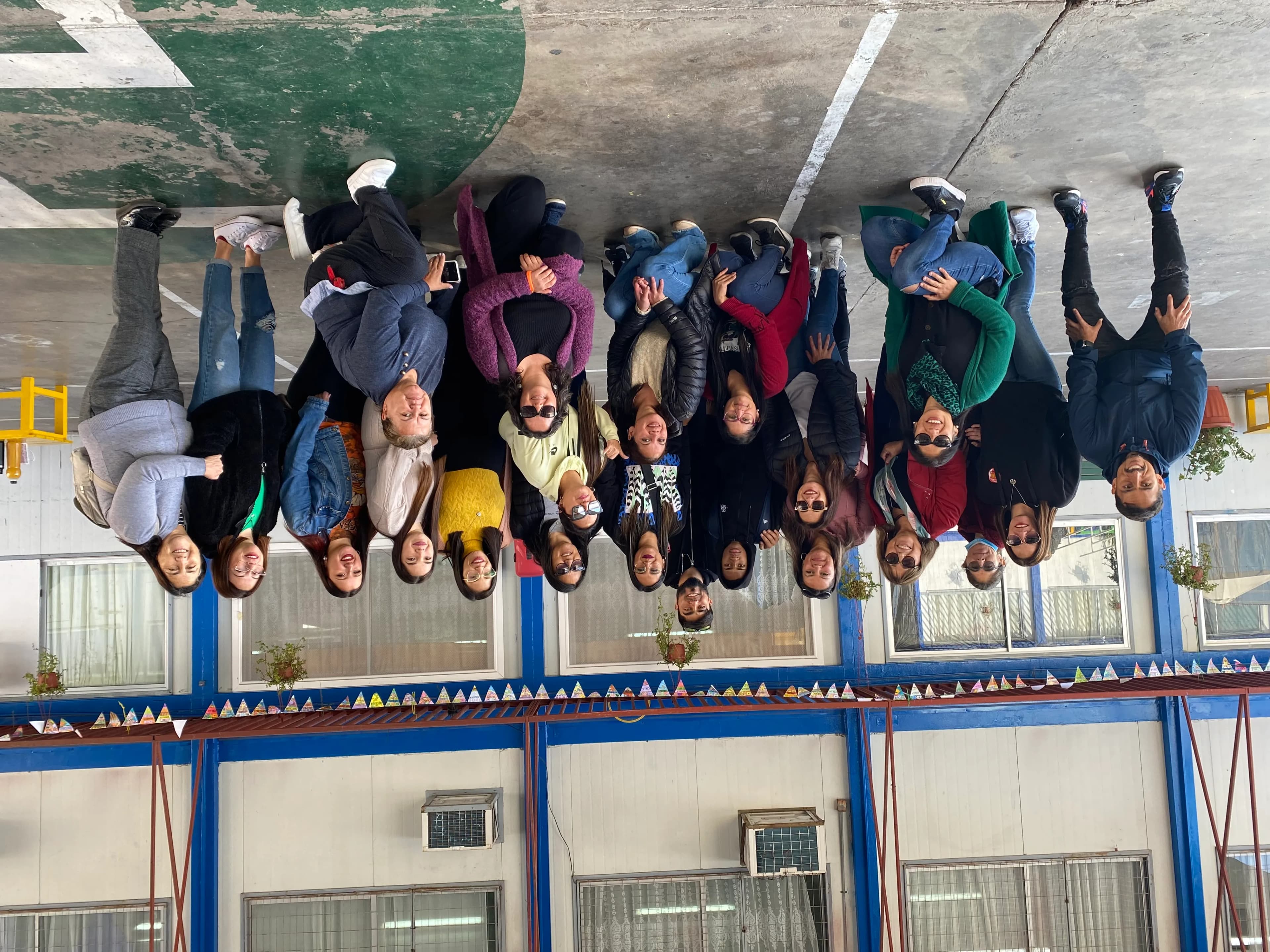 Ex alumno de la escuela “Carlos Condell” recibe reconocimiento por sus logros deportivos.