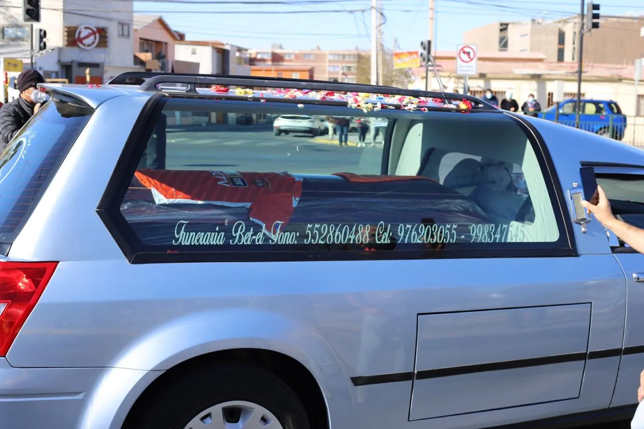 Emotiva despedida a trabajador del servicio de salud de Calama tras fallecimiento por COVID-19