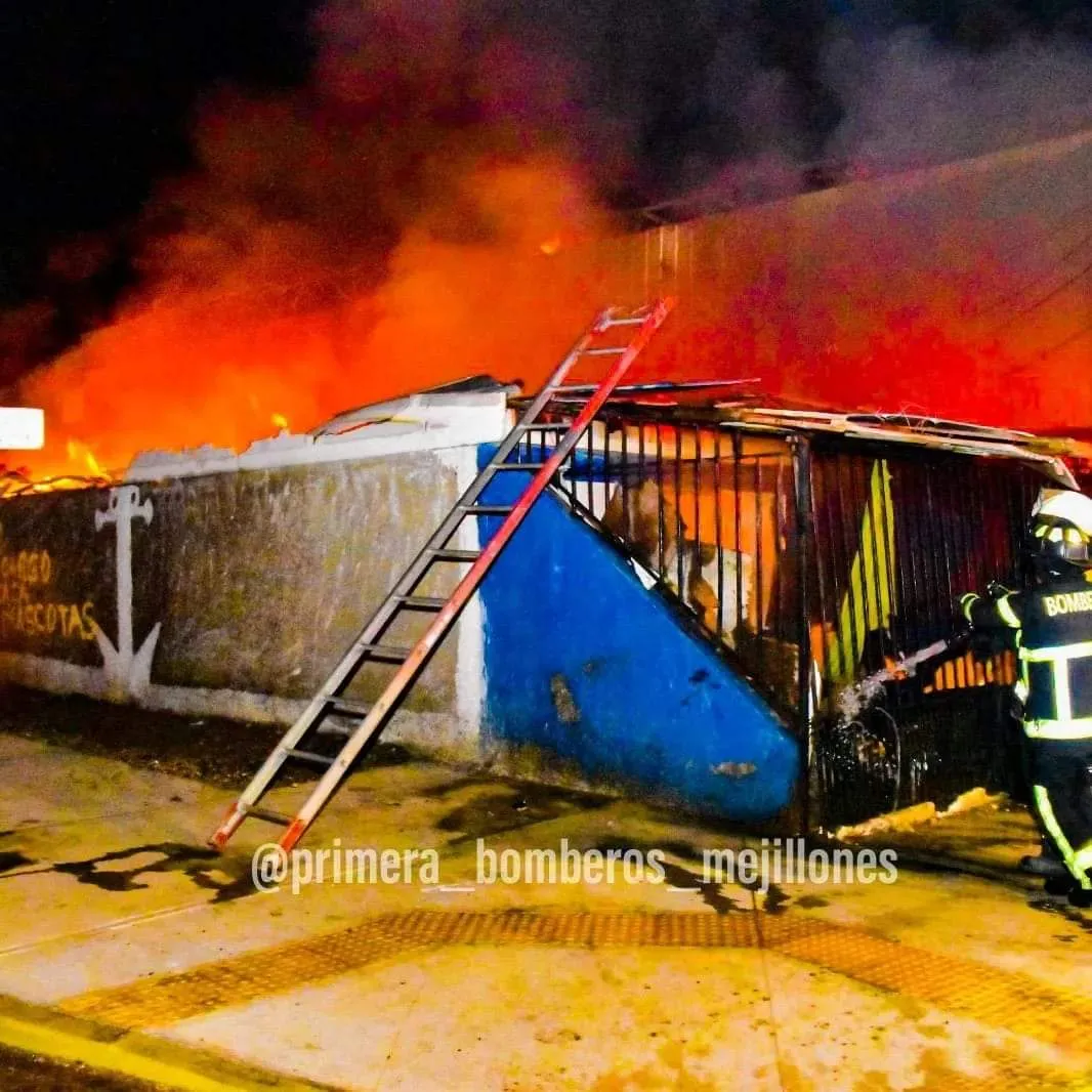 El cuerpo de una mujer fue hallado luego de un incendio que devastó una vivienda en Mejillones