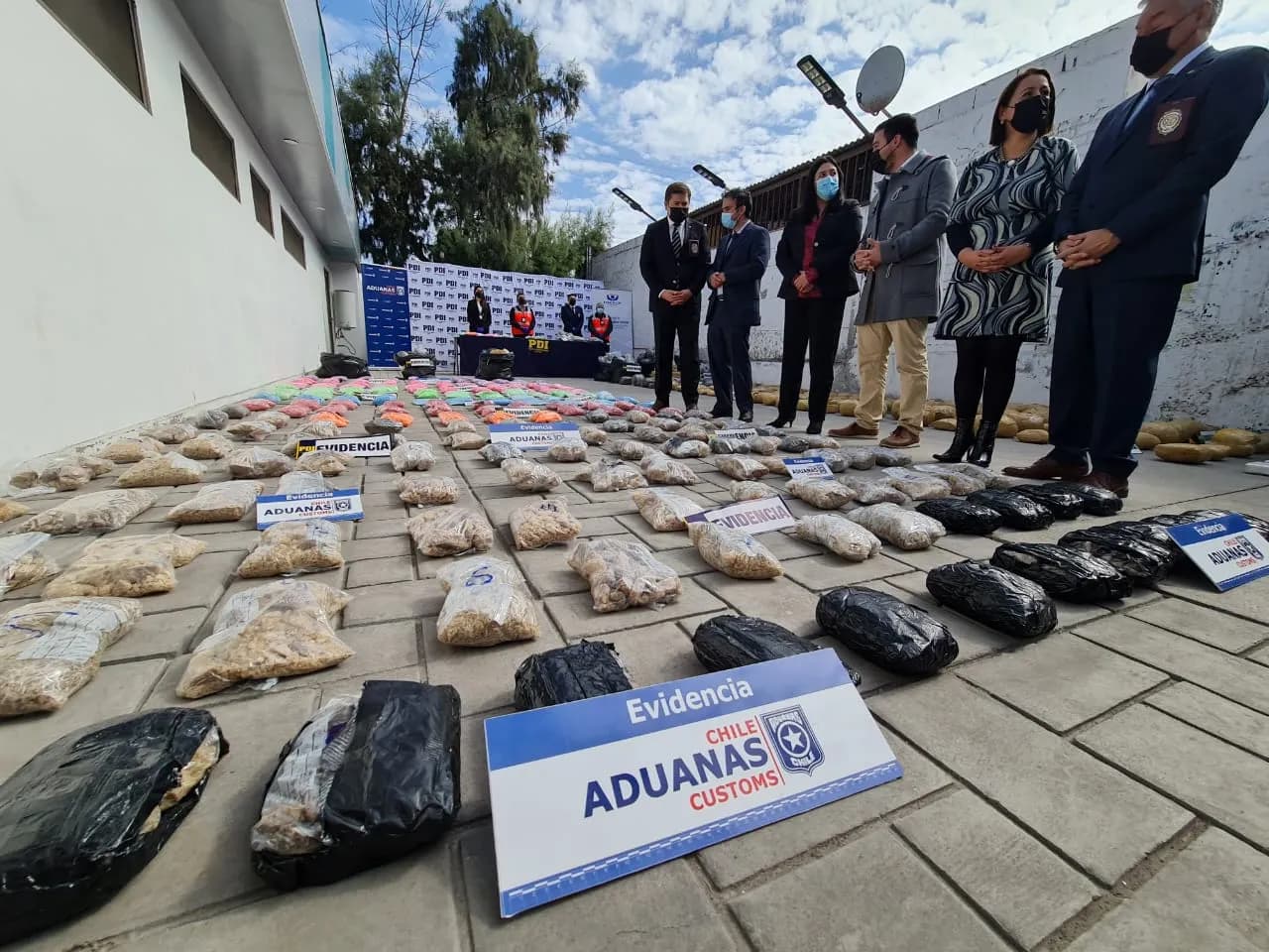 Operación coordinada con Países Bajos y a través de la ejecución de procedimientos en los puertos...