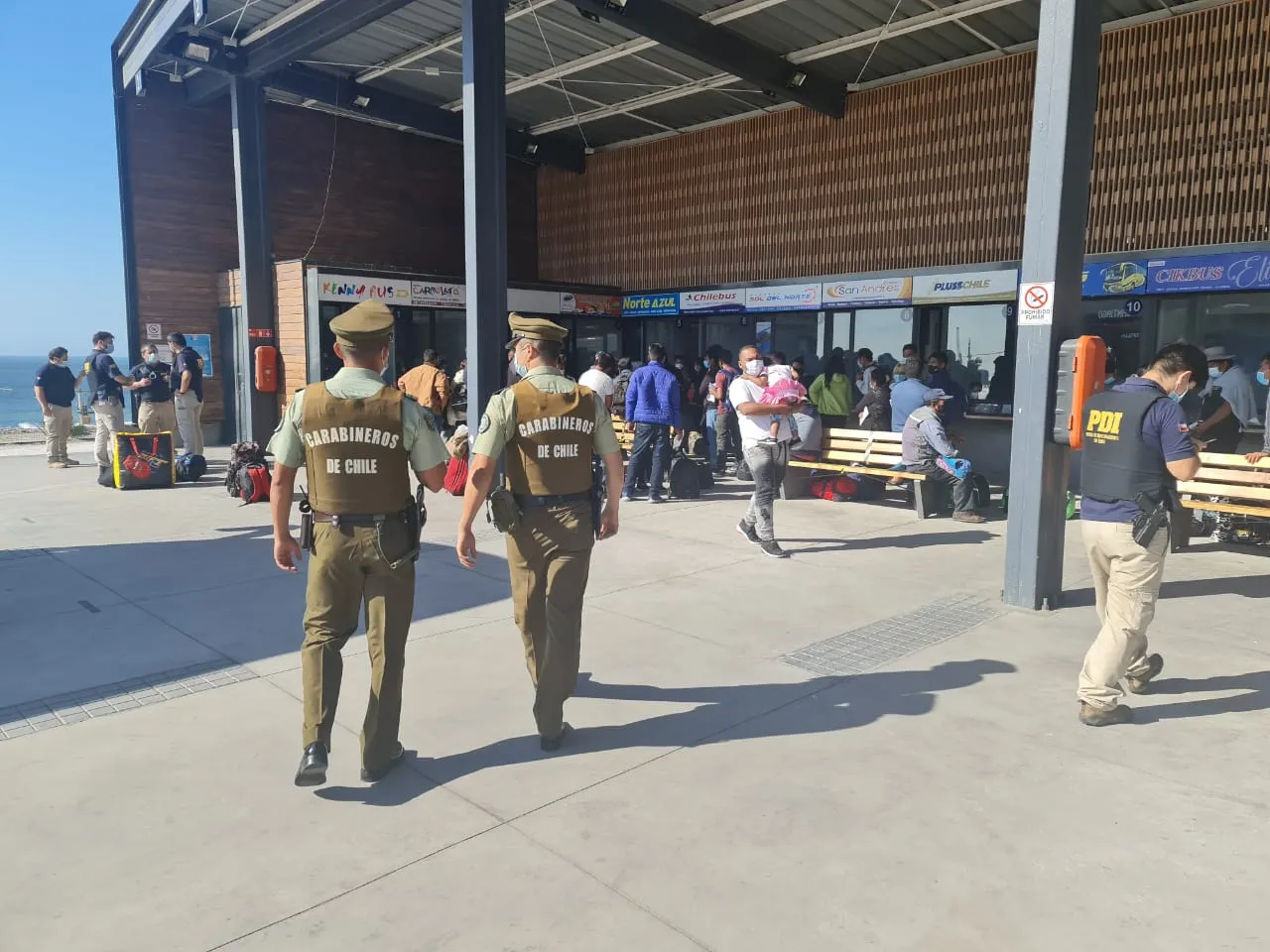En fiscalización Terminal de Buses de Tocopilla es detenida pasajera con más de 51 millones de pe...