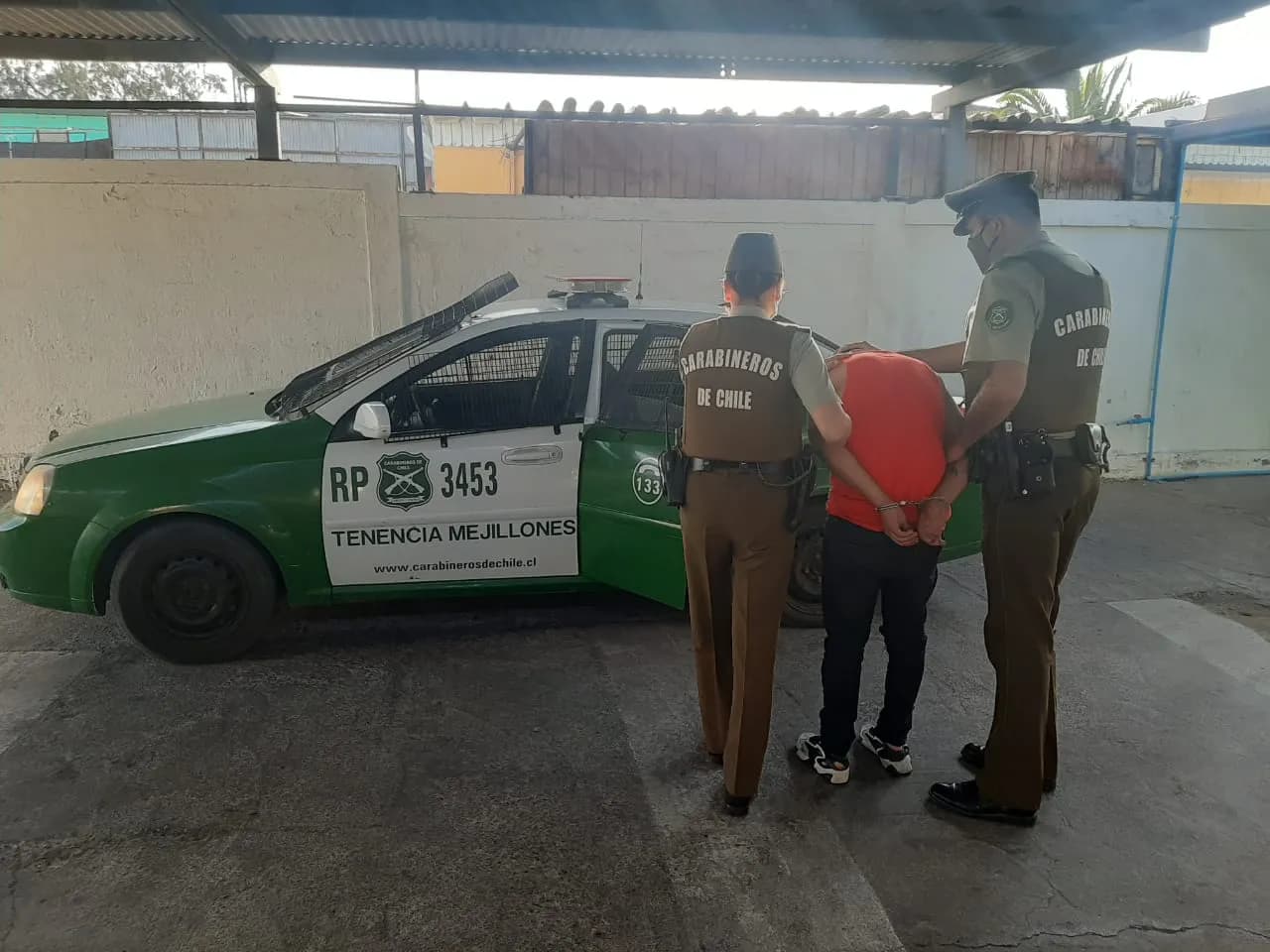 Detenido Porte Ilegal Arma De Fuego, arma blanca y daños.