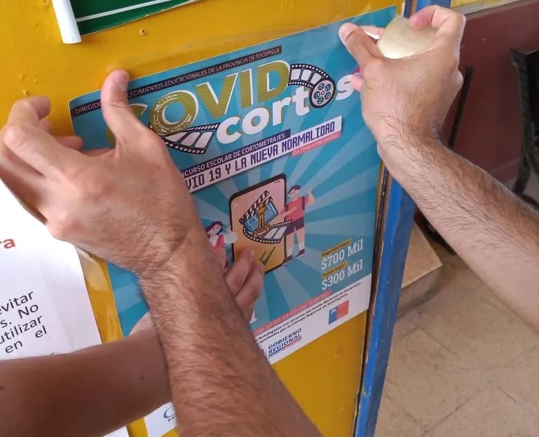 Estudiantes se preparan para presentar cortometrajes sobre su visión de la pandemia por COVID-19.