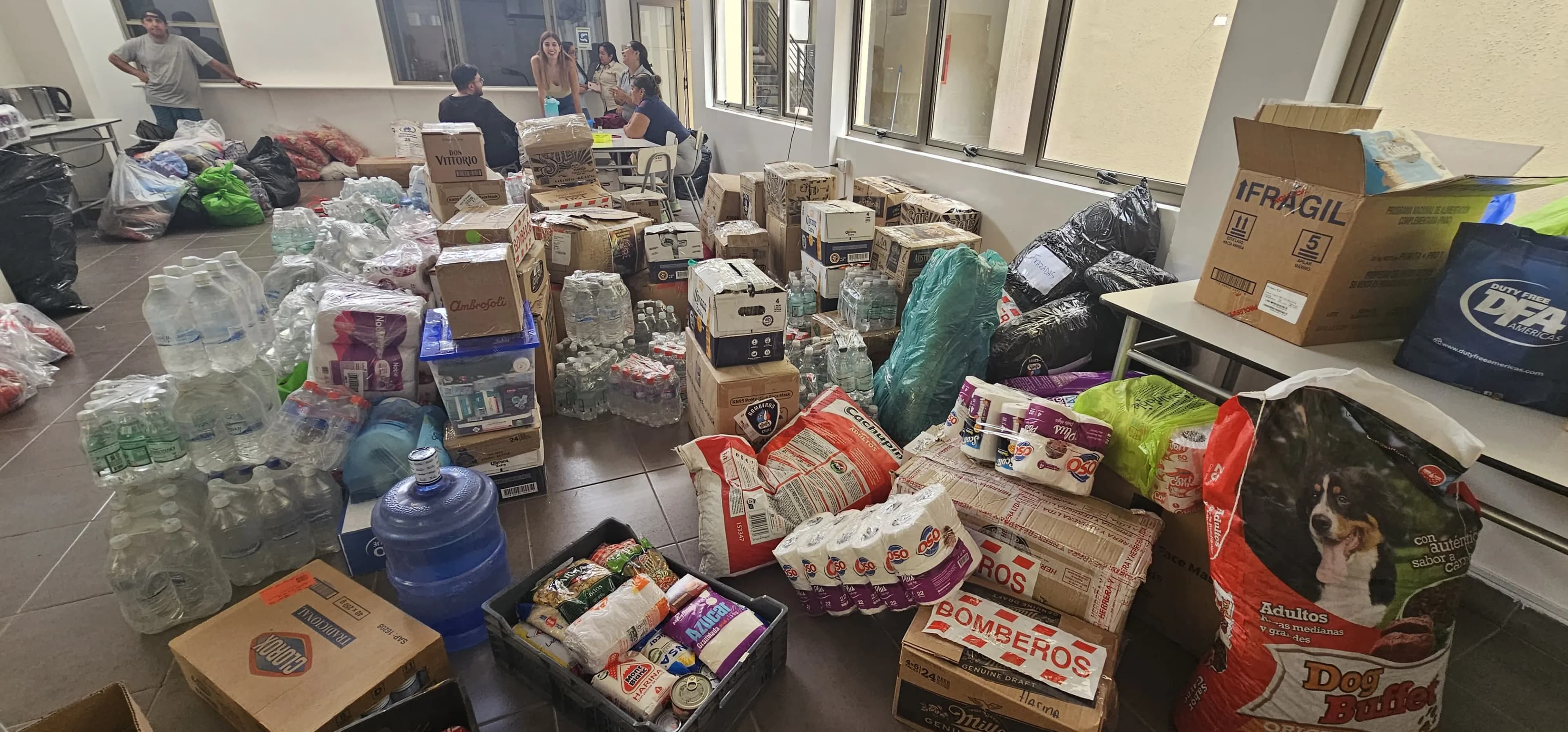 Vecinos de María Elena ayudan a la Quinta Región