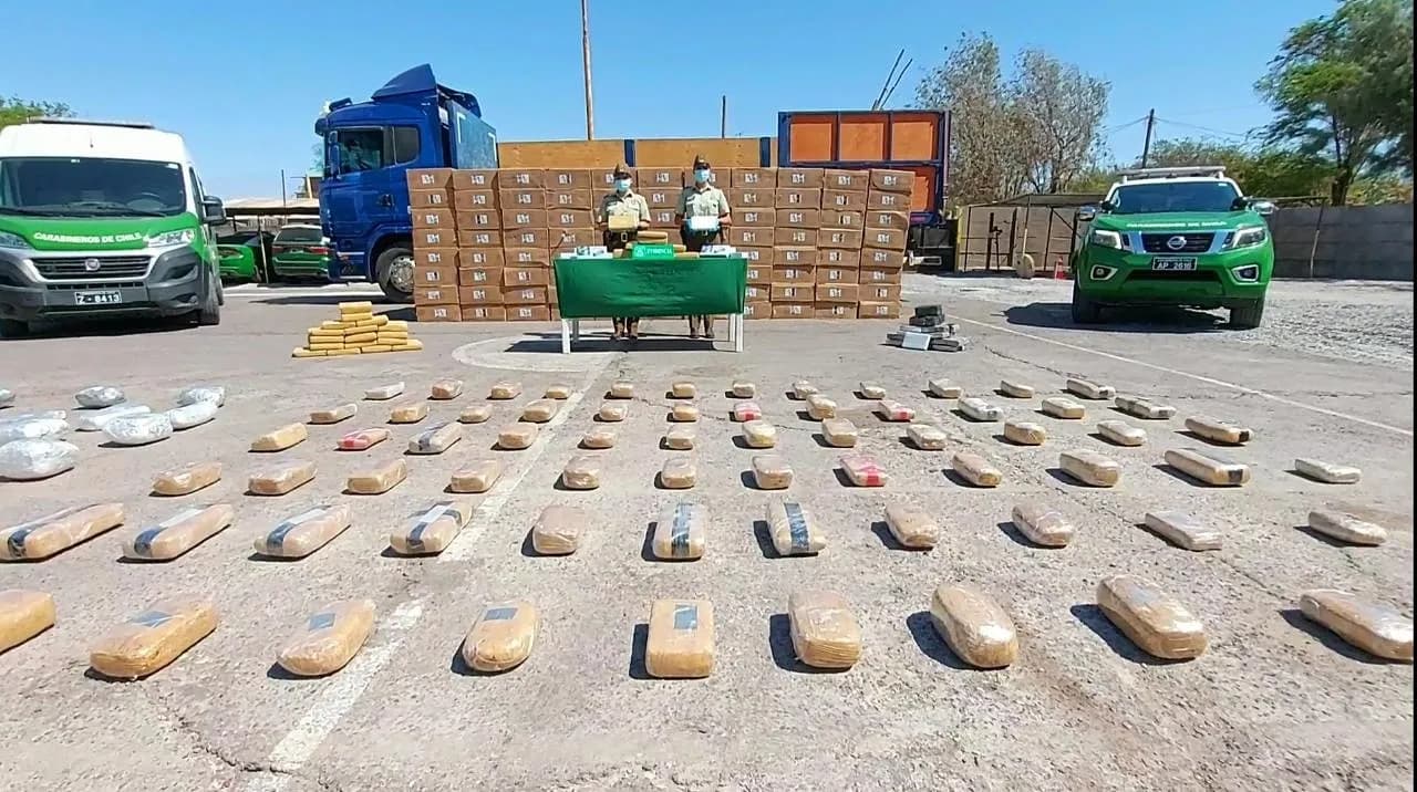 Carabineros detecta millonario Contrabando de Drogas y Cigarrillos en el sector Quillagua.