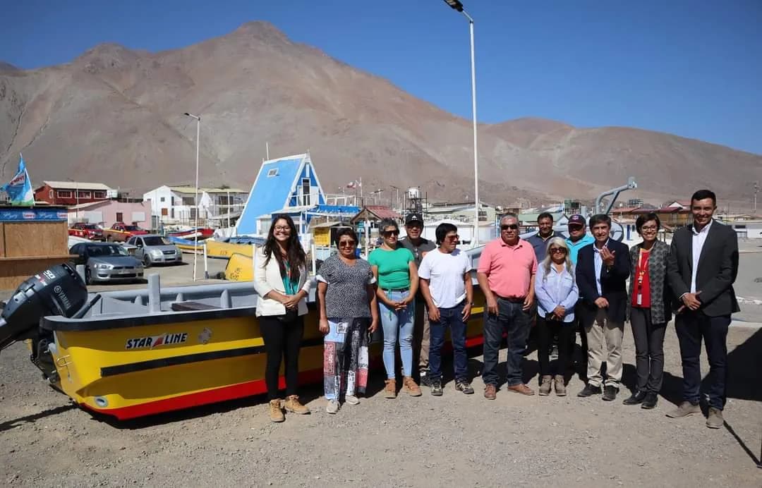 Codelco entregó galpón y embarcación para cultivo a vecinas y vecinos de Caleta Cobija y Caleta B...