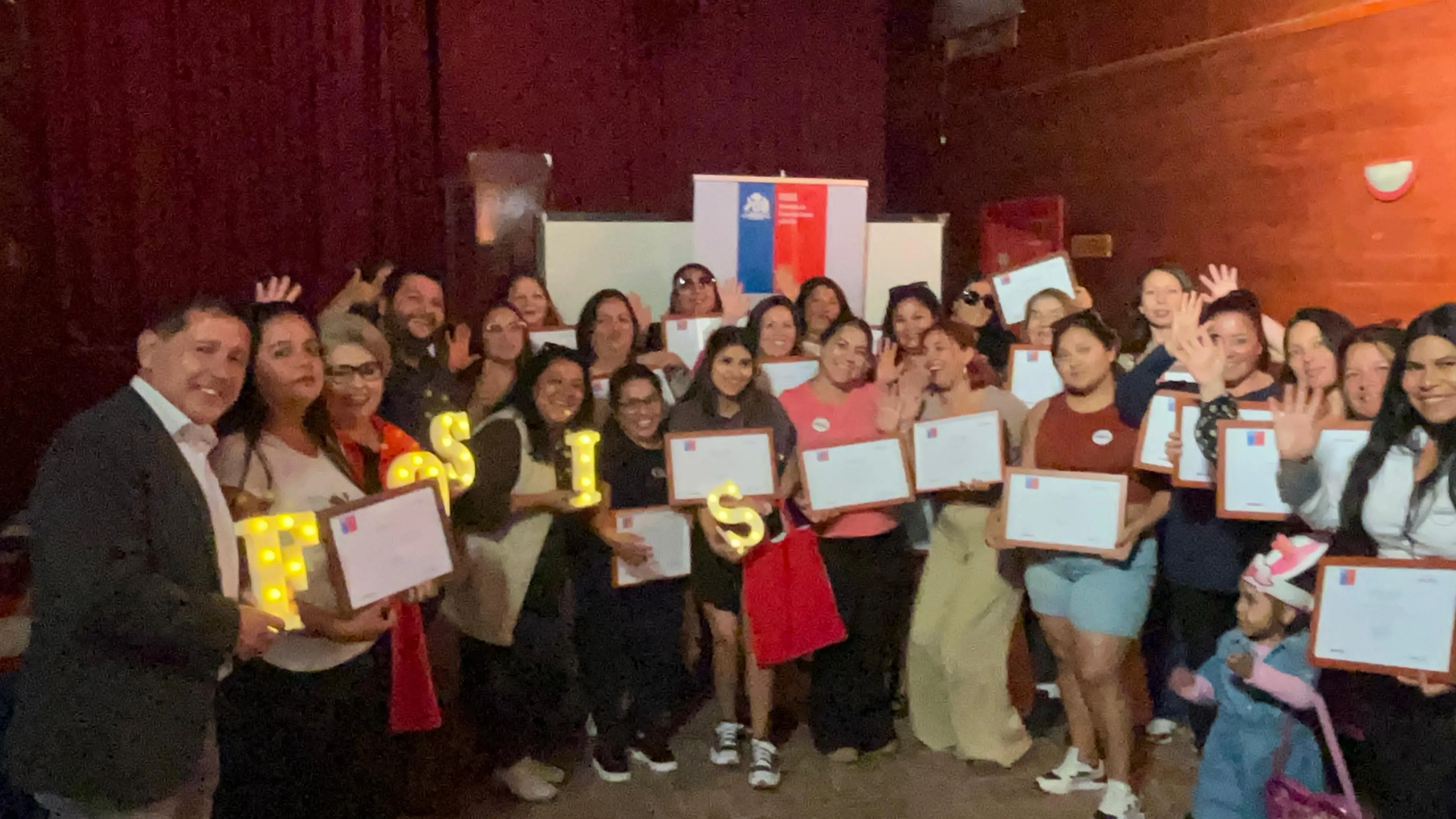 FOSIS certifica a 74 emprendedores de Tocopilla tras exitoso cierre de programas Emprendamos