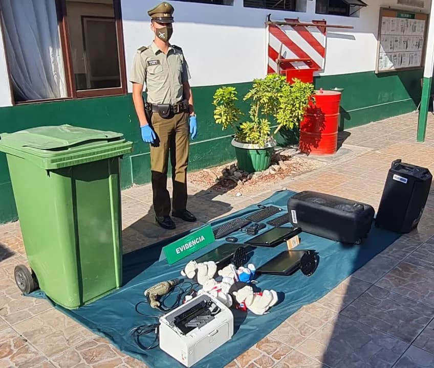 Carabineros recupera especies sustraídas a instalaciones de la Teletón. Un menor es detenido por...
