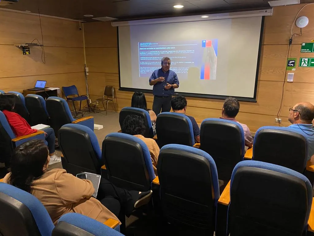 Seremi MOP se reunió con ediles de las nueve comunas de la región para coordinar iniciativas prog...