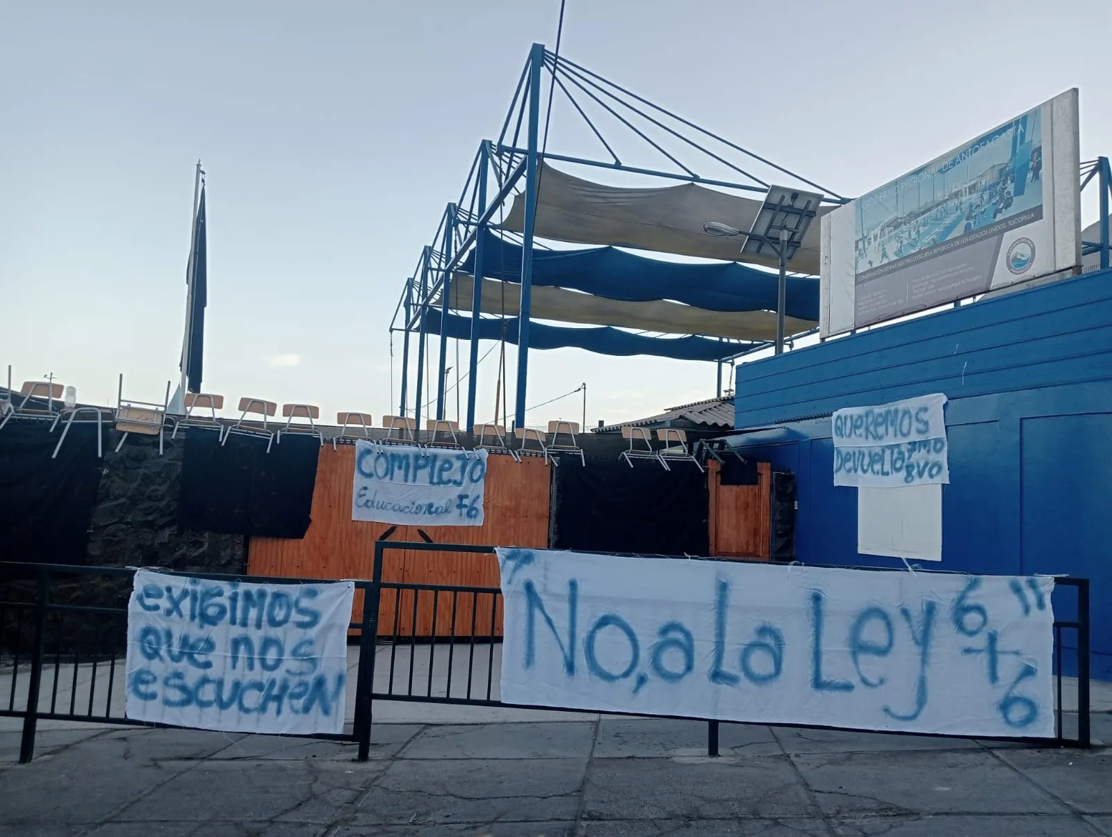 Escuela F-6 se mantiene en Toma