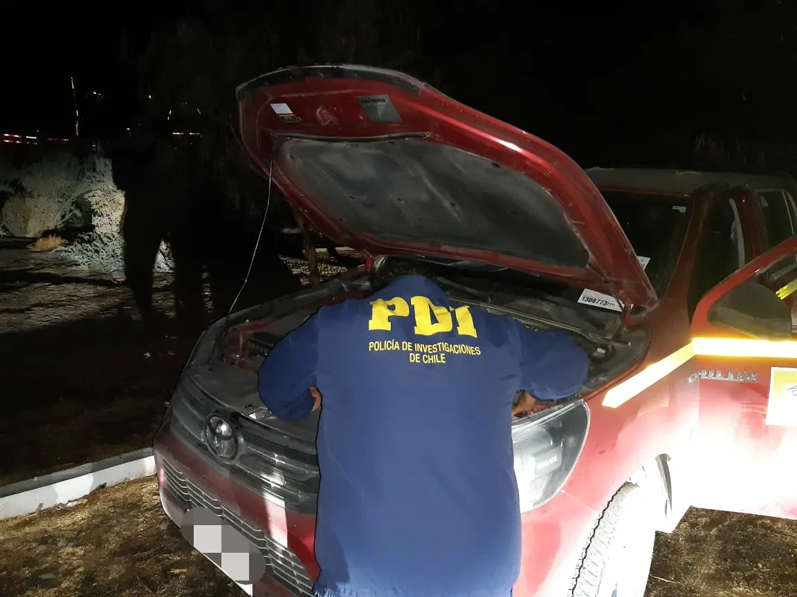 PDI recupera dos camionetas robadas mediante encerronas en Calama.