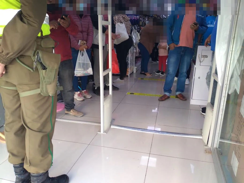 Carabineros sorprende funcionamiento de local no esencial en el centro de Antofagasta.