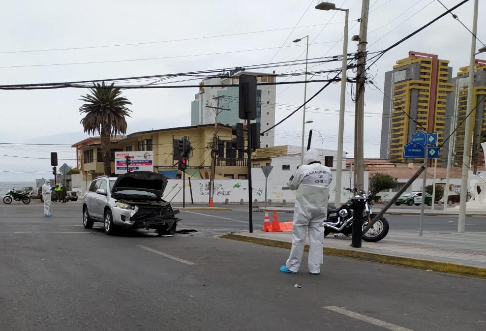 Carabineros de la SIAT investiga accidente que deja una persona fallecida en Antofagasta.