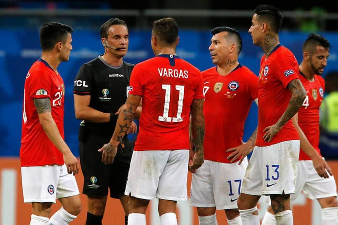 Uruguayo y argentino: Los árbitros que dirigirán a Chile en los duelos ante Perú y Venezuela.
