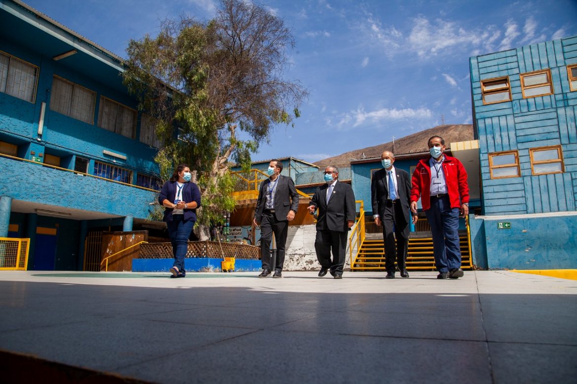 Autoridades visitaron nuevo Colegio Bicentenario Sagrada Familia de Tocopilla.
