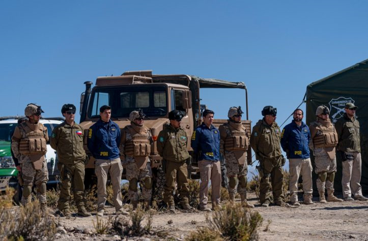 Fuerzas armadas colaborarán en control migratorio ilegal en pasos no habilitados en el norte de Chile.