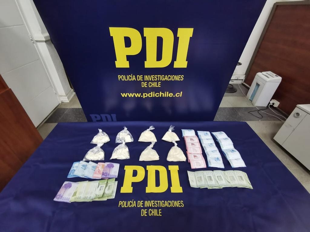 PDI detiene a sujetos que llevaban 8 bolsas de pasta base en un colectivo de Tocopilla.