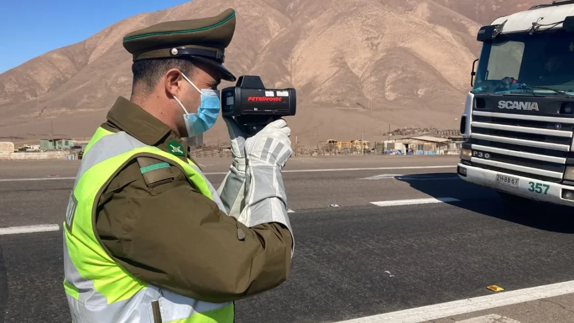 Ponen en marcha punto de control en Ruta 26 para impedir acceso de camiones a Salvador Allende en Antofagasta.