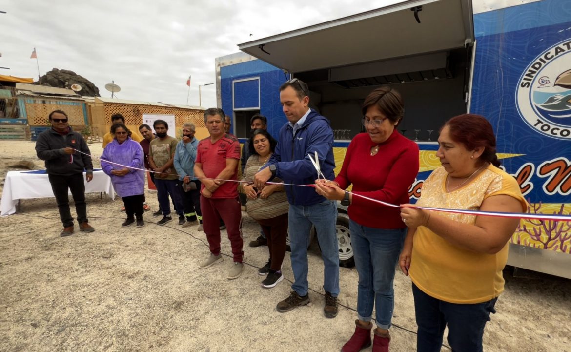 Con apoyo de Minera El Abra, Sindicato Los Patos de Tocopilla recibe foodtruck para venta de comida al paso.