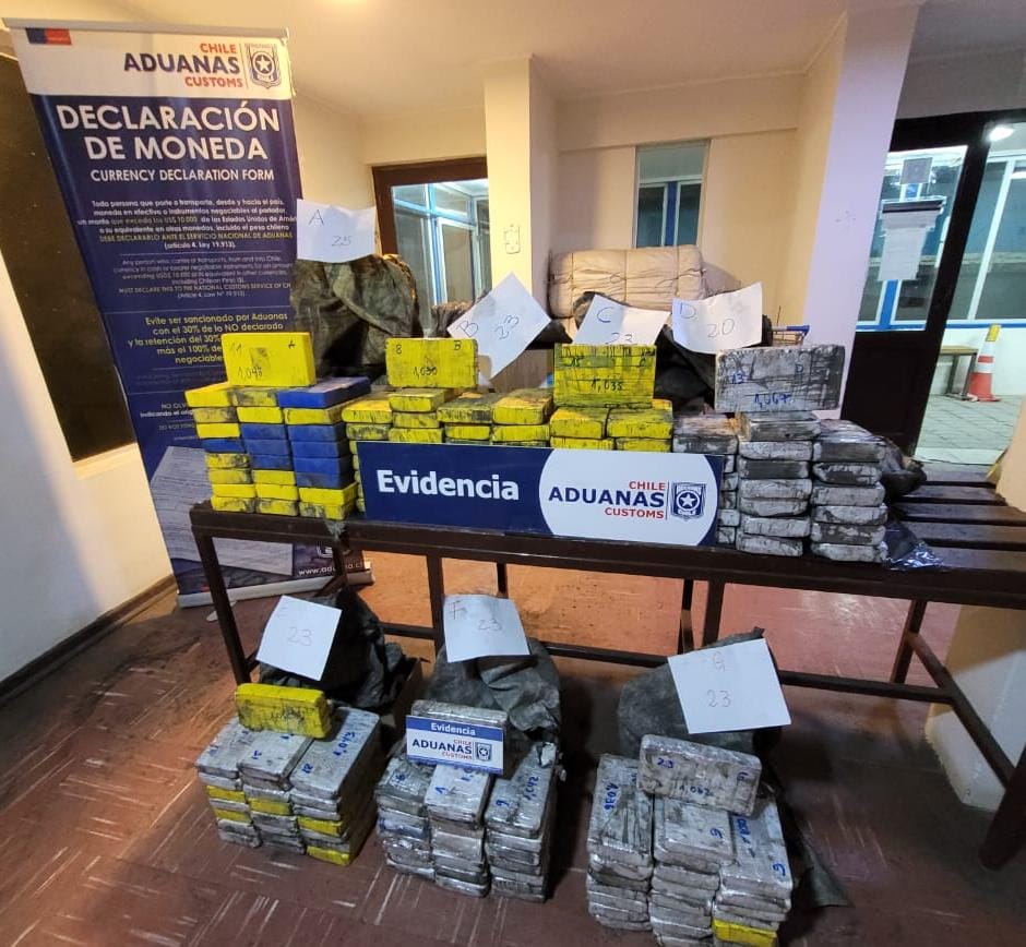 Aduanas detecta cocaína en camión con Zinc que estaba oculta entre mineral a granel que venía desde Potosí en tránsito a Corea del Sur vía Antofagasta.