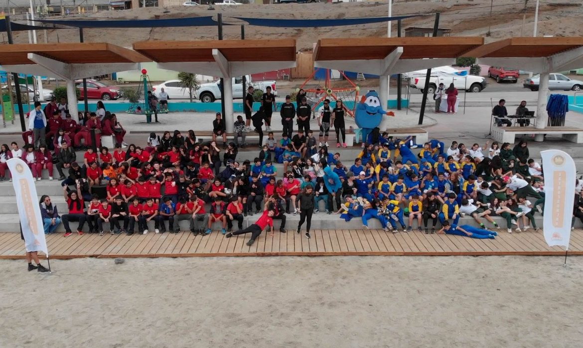 Comunidad escolar disfruta de entretenida “Playa Abierta al Deporte” en Tocopilla